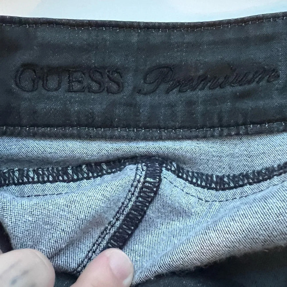 Guess premium denim skirt with zipper in back, size 27 - Picture 9 of 11